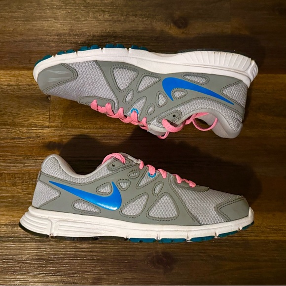 Nike Revolution 2 Wolf Grey Blue Pink - Women Size 7 (5.5M) Max Jordan Girl DEAL - Picture 2 of 4